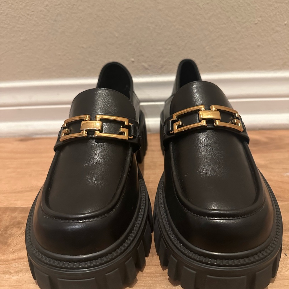 Lattelier Leather Platform Loafers with Gold Detail Chain